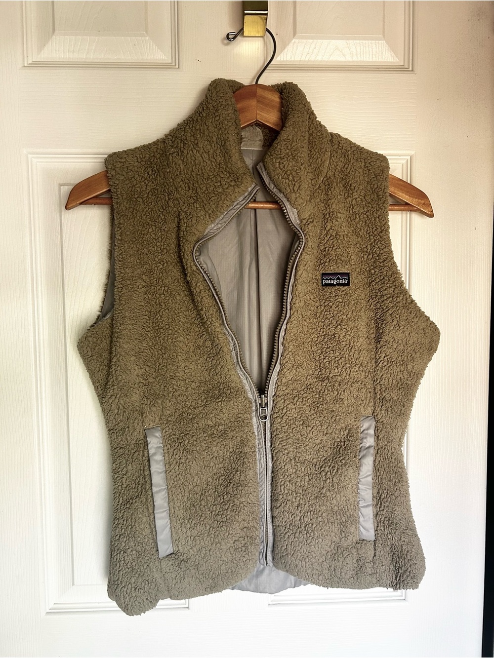 Patagonia reversible Taupe and Grey Sherpa Fleece Vest. XS